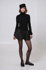 Cargar imagen en el visor de la galería, SHORT SAORI - TALLA S/M - NEGRO SATINADO
