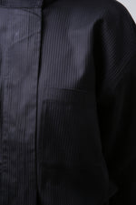 Cargar imagen en el visor de la galería, CAMISA NEKKU - TALLA S/M - NEGRA TEXTURA RAYAS
