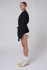 Cargar imagen en el visor de la galería, BLAZER KOTO - TALLA M/L - AZUL MARINO TEXTURA RAYAS
