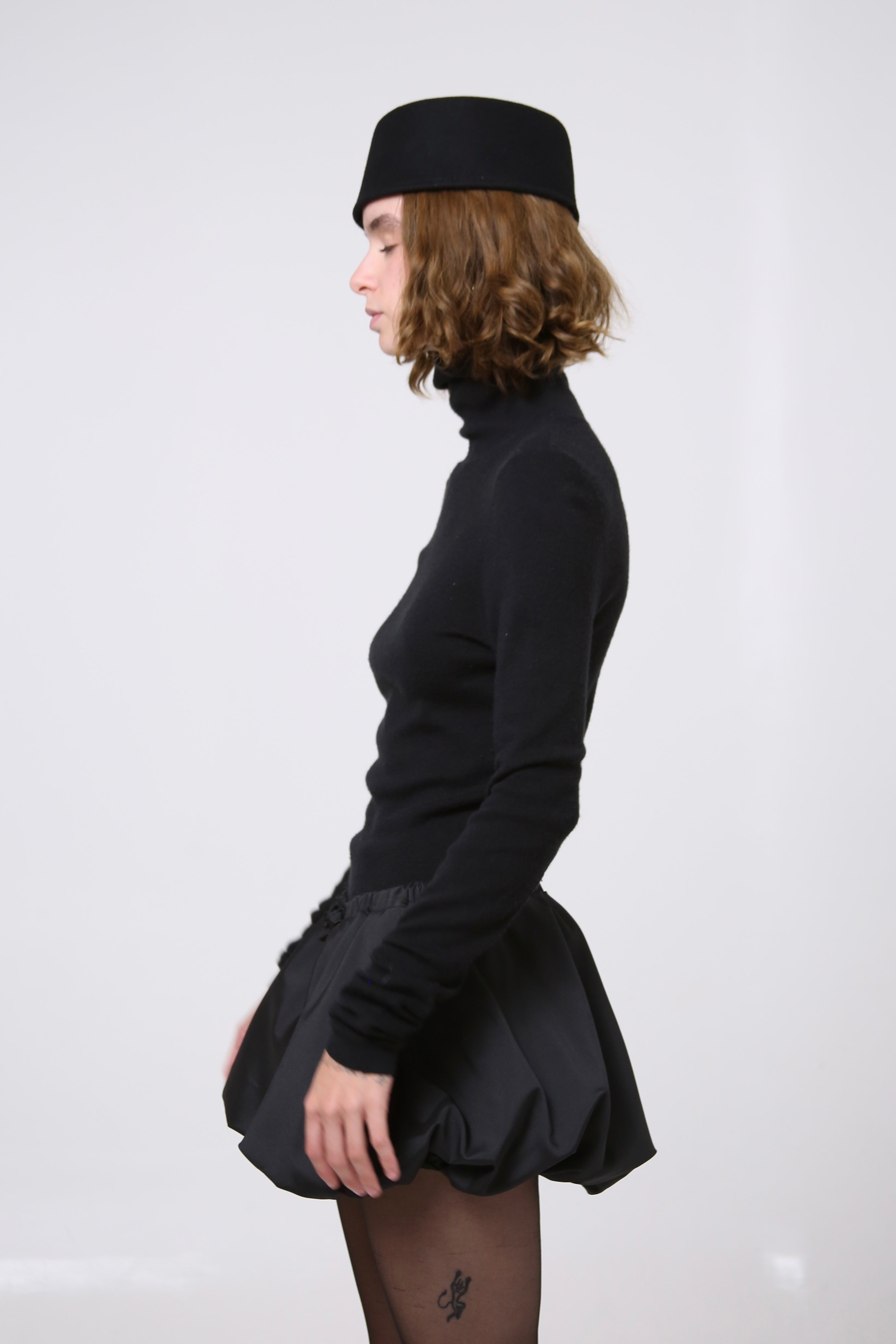 SHORT SAORI - TALLA S/M - NEGRO SATINADO