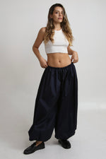 Cargar imagen en el visor de la galería, PANTALÓN SAORI - UNITALLA - AZUL SATINADO

