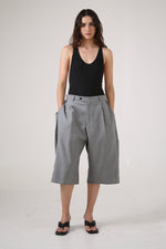 Cargar imagen en el visor de la galería, BERMUDAS URRARA - TALLA M - GRIS

