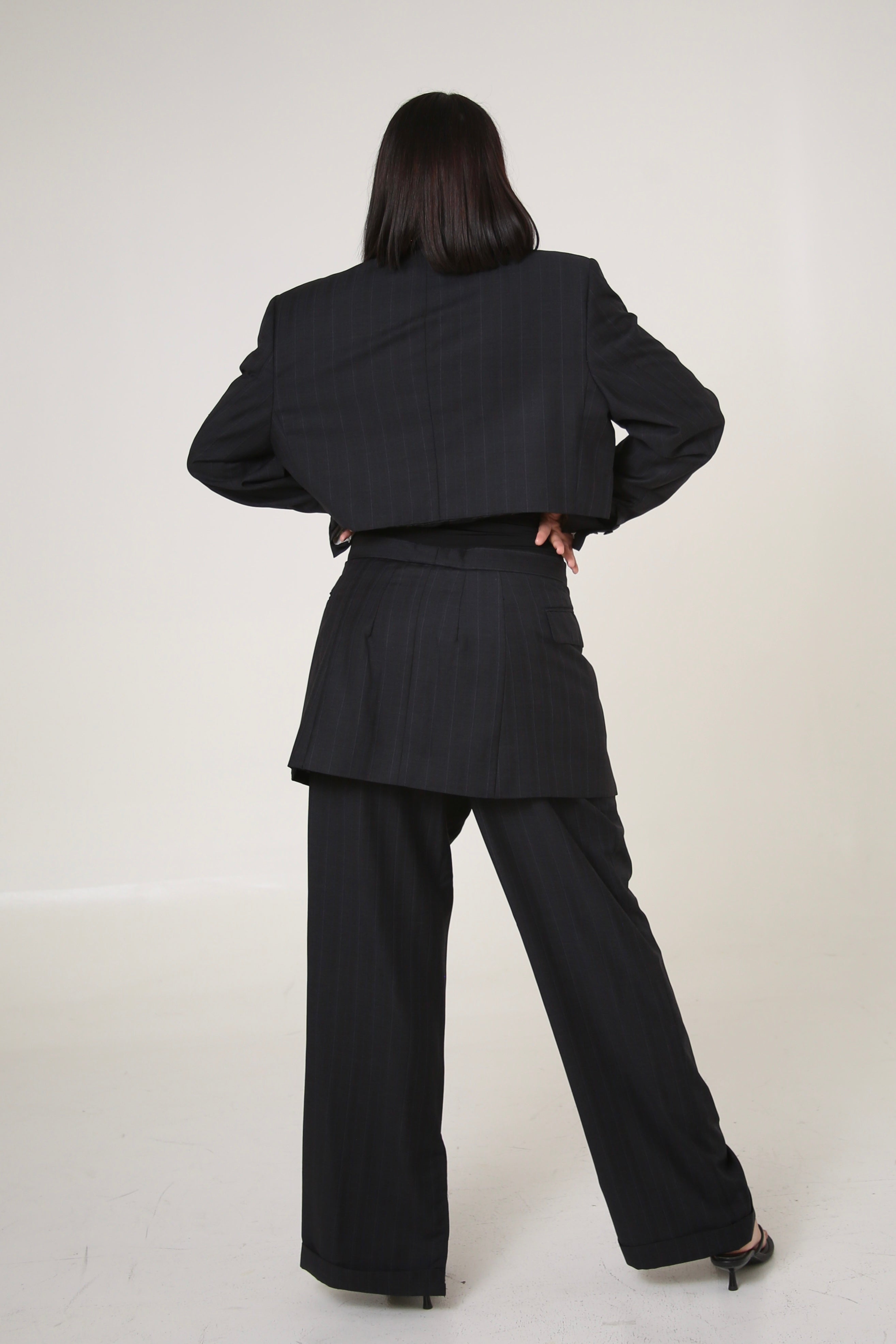 PANTALÓN SUKA - TALLA M - AZUL MARINO RAYAS