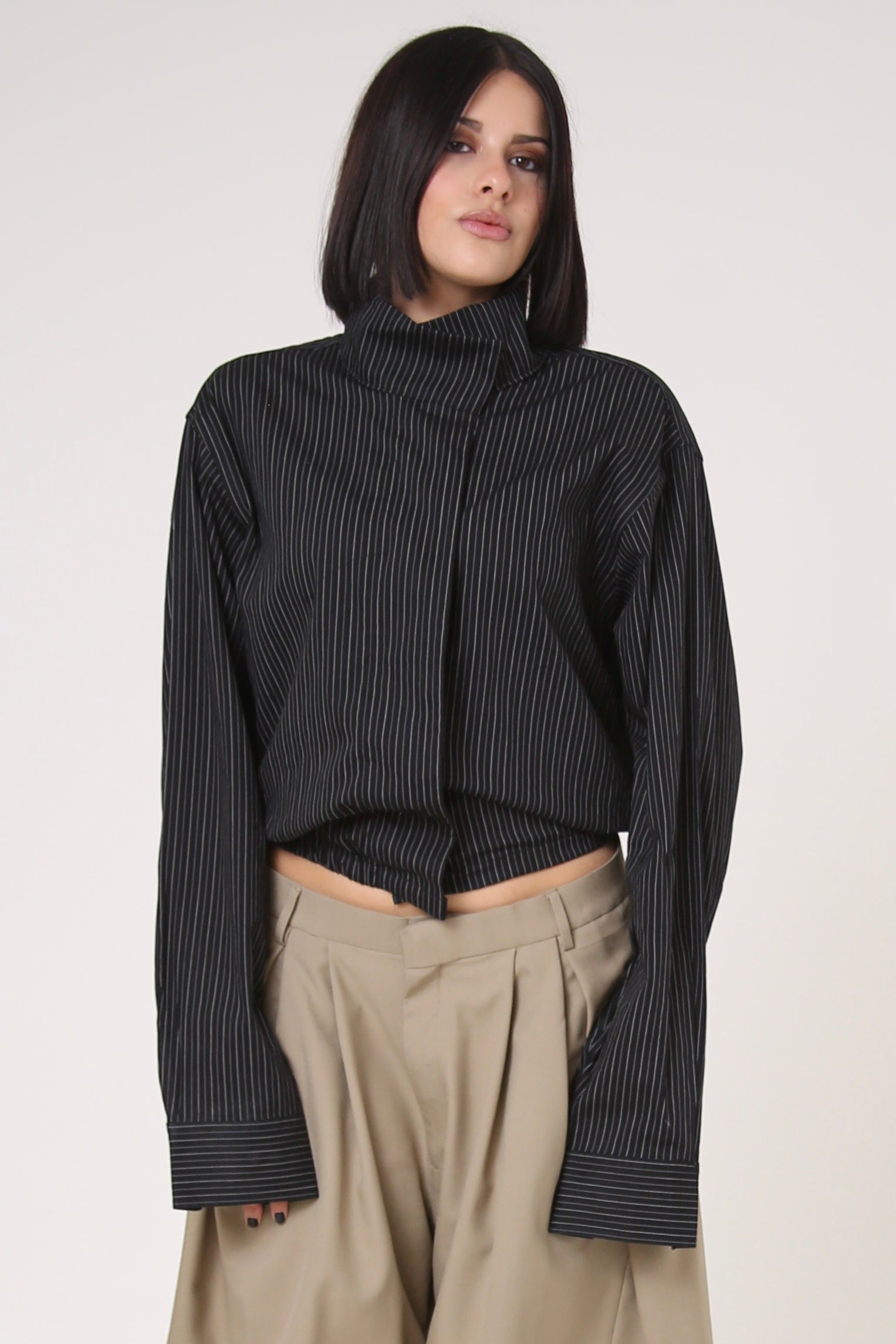 CAMISA NEKKU - TALLA M - NEGRA RAYAS BLANCAS
