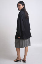 Cargar imagen en el visor de la galería, BLAZER CAPA - NEGRO - TALLA M
