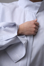 Cargar imagen en el visor de la galería, CAMISA NEKKU - UNITALLA - BLANCA RAYAS AZULES
