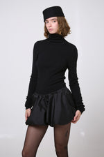 Cargar imagen en el visor de la galería, SHORT SAORI - TALLA S/M - NEGRO SATINADO
