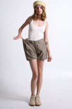 Cargar imagen en el visor de la galería, SHORTS NETSU - TALLA M - BEIGE CUADROS
