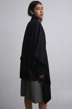 Cargar imagen en el visor de la galería, BLAZER CAPA - NEGRO - TALLA M
