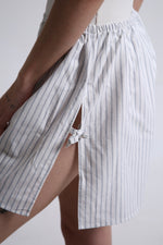 Cargar imagen en el visor de la galería, SHORTS NUNO - UNITALLA - BLANCO RAYAS AZULES
