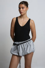 Cargar imagen en el visor de la galería, MINI SHORTS BURU - TALLA S/M
