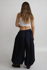 Cargar imagen en el visor de la galería, PANTALÓN SAORI - UNITALLA - AZUL SATINADO
