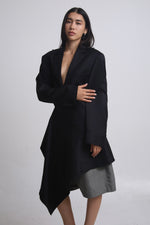Cargar imagen en el visor de la galería, BLAZER CAPA - NEGRO - TALLA M
