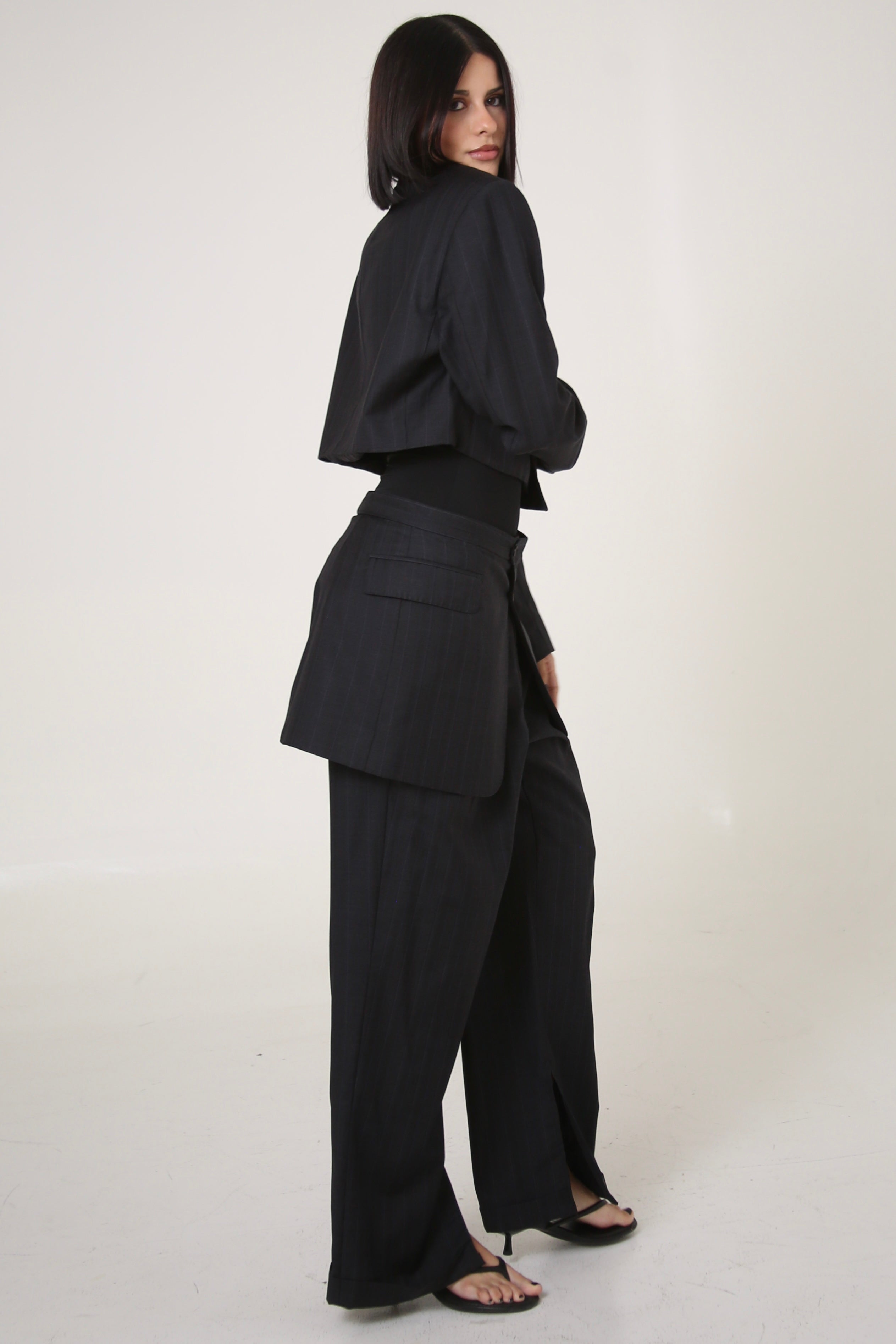 PANTALÓN SUKA - TALLA M - AZUL MARINO RAYAS