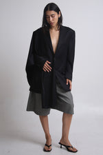 Cargar imagen en el visor de la galería, BLAZER CAPA - NEGRO - TALLA M
