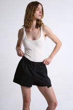 Cargar imagen en el visor de la galería, MINI SHORTS - TALLA M - NEGROS TEXTURA RAYAS
