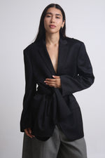Cargar imagen en el visor de la galería, BLAZER CAPA - NEGRO - TALLA M

