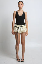 Cargar imagen en el visor de la galería, MINI SHORTS BURU - UNITALLA - HUESO SATINADO
