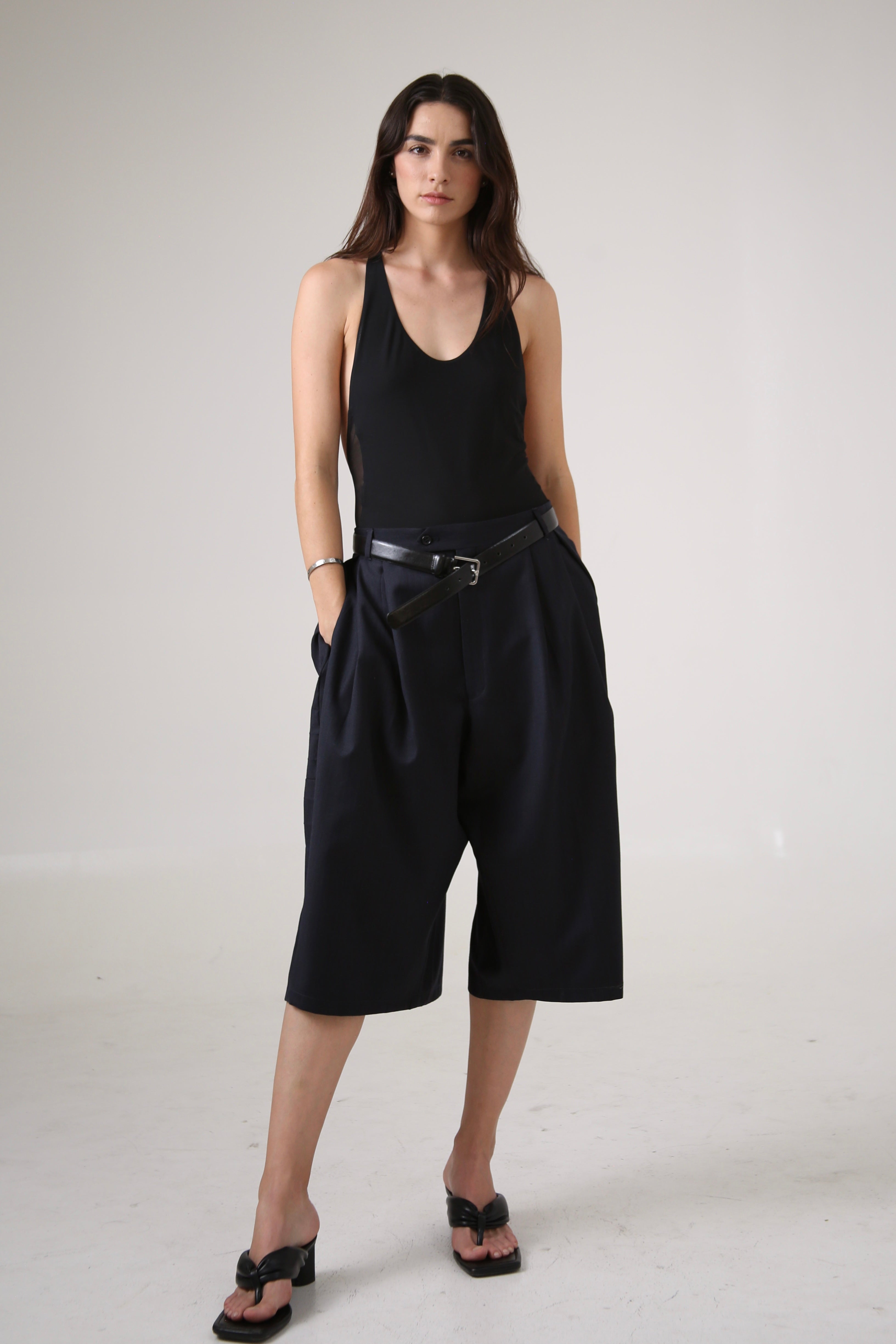 BERMUDAS URRARA - TALLA M - AZUL MARINO