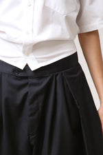 Cargar imagen en el visor de la galería, BERMUDAS URRARA - TALLA M - NEGRO TEXTURA RAYAS
