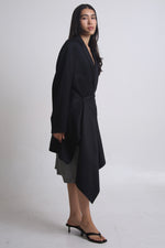Cargar imagen en el visor de la galería, BLAZER CAPA - NEGRO - TALLA M
