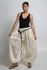 Cargar imagen en el visor de la galería, SAORI PANTS - UNITALLA - HUESO SATINADO
