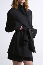 Cargar imagen en el visor de la galería, BLAZER MANTO - TALLA S/M - NEGRO TEXTURA RAYAS
