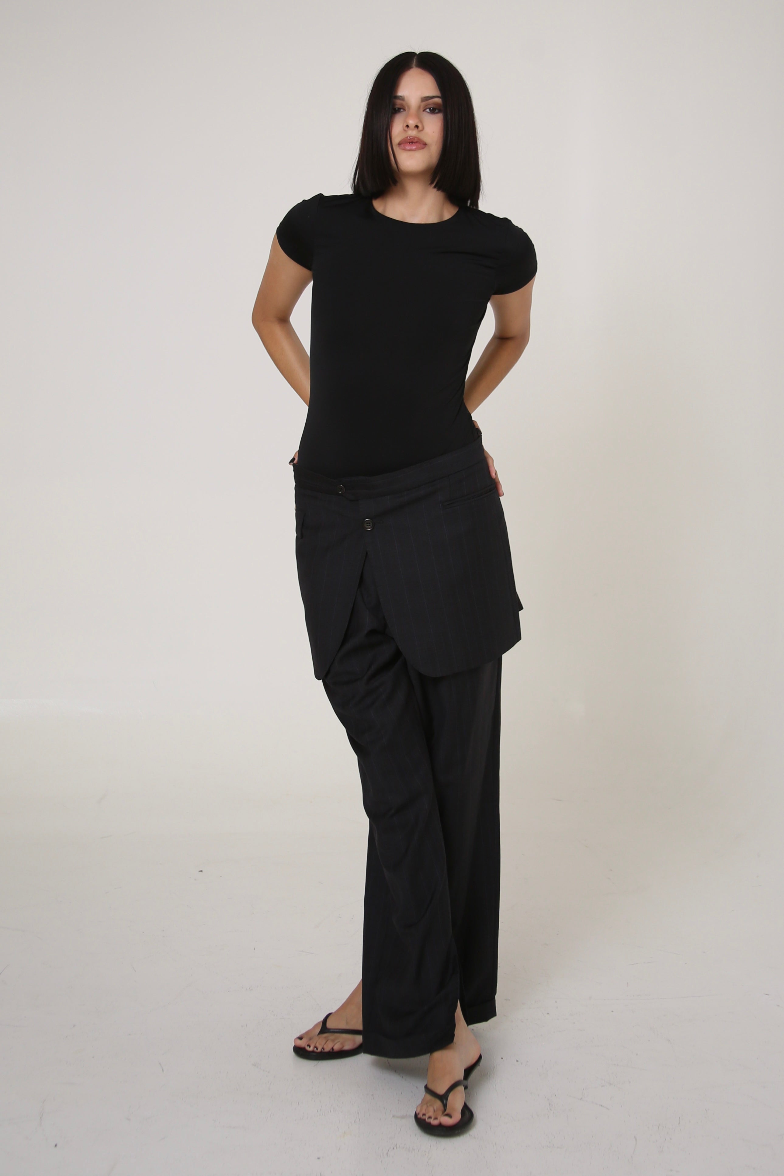 PANTALÓN SUKA - TALLA M - AZUL MARINO RAYAS