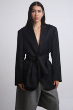 Cargar imagen en el visor de la galería, BLAZER CAPA - NEGRO - TALLA M
