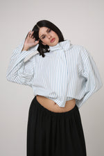 Cargar imagen en el visor de la galería, CAMISA NEKKU - TALLA M - BLANCA RAYS AZULES
