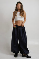 Cargar imagen en el visor de la galería, PANTALÓN SAORI - UNITALLA - AZUL SATINADO

