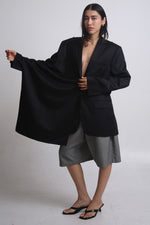 Cargar imagen en el visor de la galería, BLAZER CAPA - NEGRO - TALLA M
