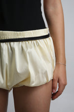 Cargar imagen en el visor de la galería, MINI SHORTS BURU - UNITALLA - HUESO SATINADO
