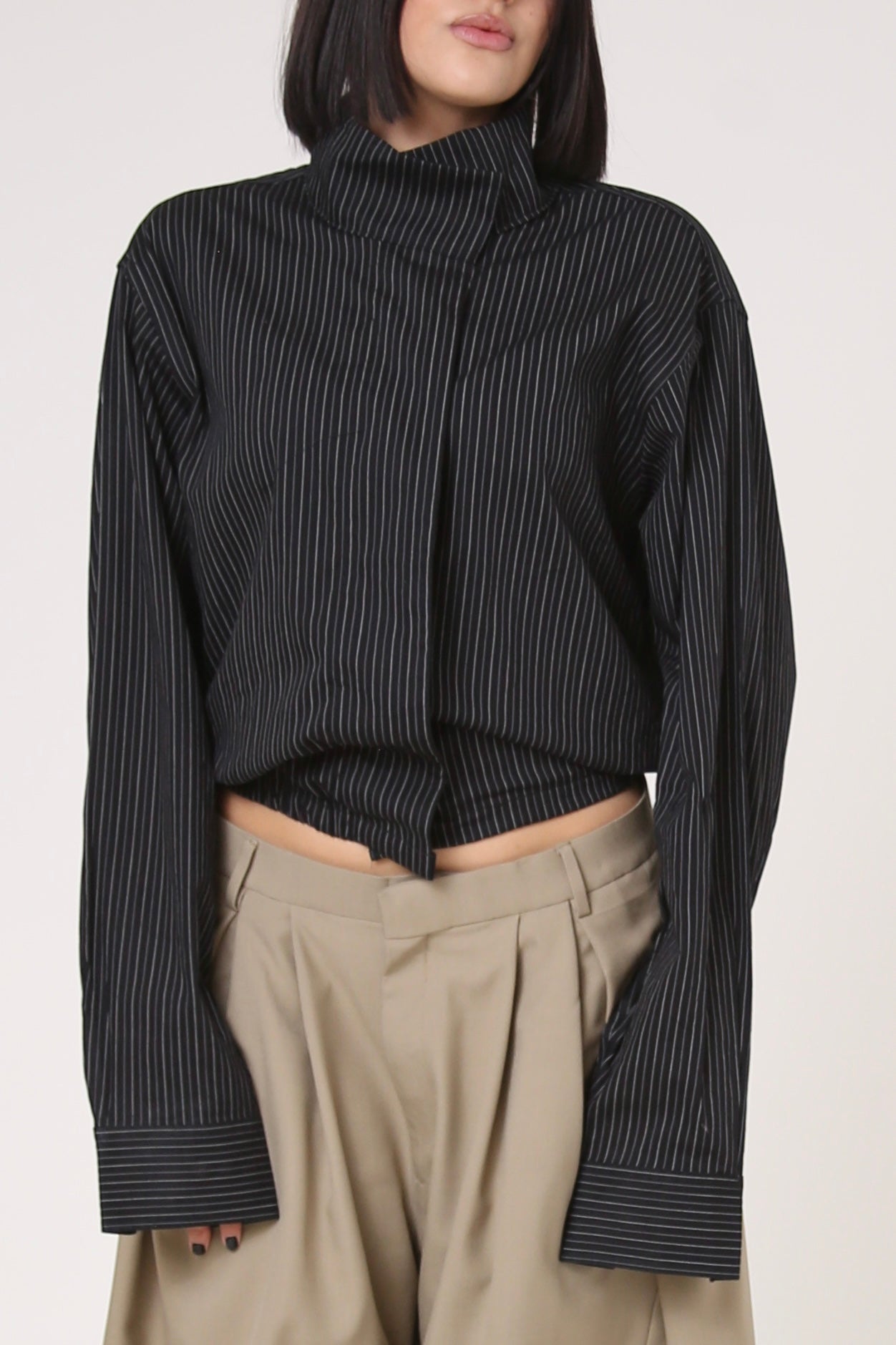 CAMISA NEKKU - TALLA M - NEGRA RAYAS BLANCAS
