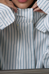 CAMISA NEKKU - TALLA M - BLANCA RAYS AZULES