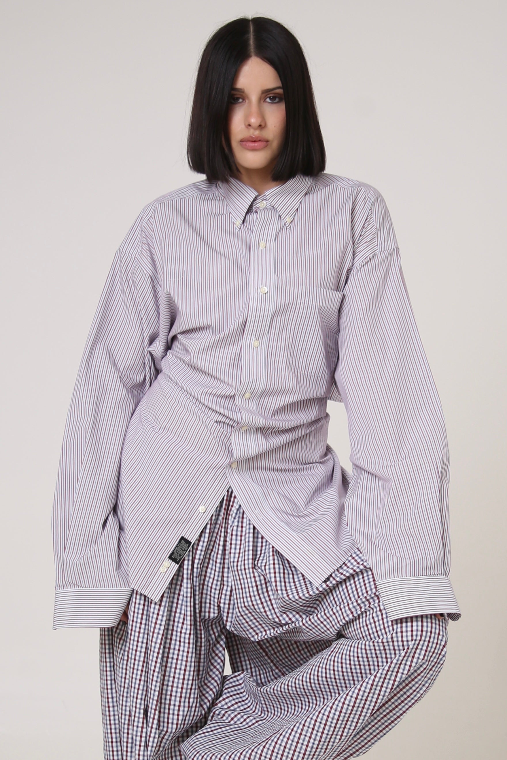 CAMISA YUNA - TALLA M - RAYAS AZULES Y ROJAS