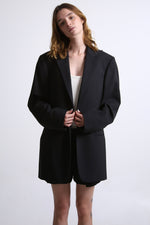 Cargar imagen en el visor de la galería, BLAZER MANTO - TALLA S/M - NEGRO TEXTURA RAYAS
