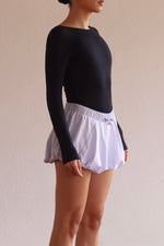 Cargar imagen en el visor de la galería, SHORTS SAORI - TALLA S-M - BLANCOS CON RAYAS AZULES
