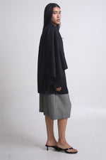 Cargar imagen en el visor de la galería, BLAZER CAPA - NEGRO - TALLA M
