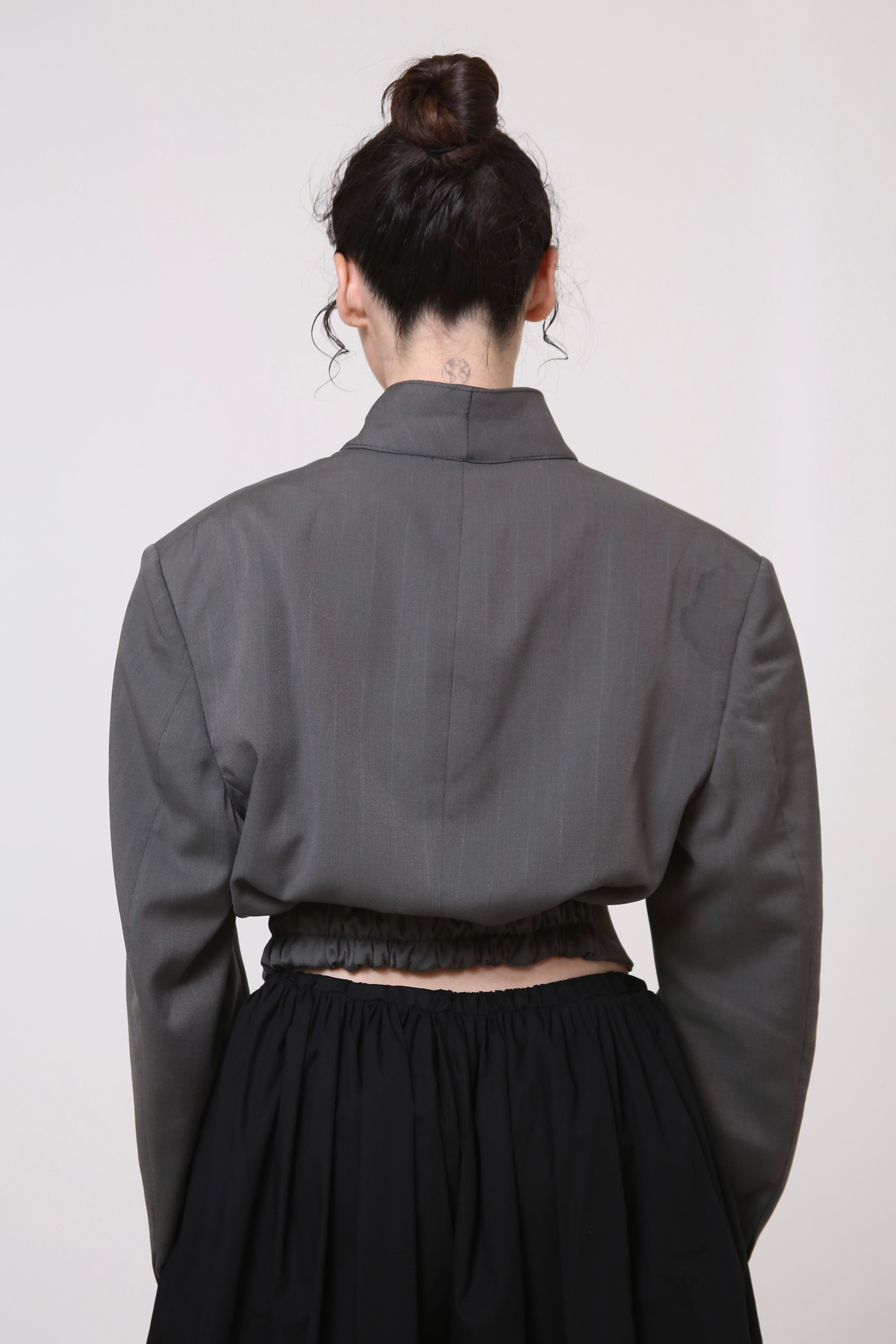 BLAZER KEI - TALLA M - GRIS TEXTURA RAYAS