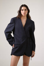 Cargar imagen en el visor de la galería, BLAZER KIMONO - TALLA L - AZUL MARINO RAYA DIPLOMÁTICA
