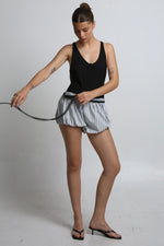 Cargar imagen en el visor de la galería, MINI SHORTS BURU - TALLA S/M
