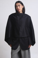 Cargar imagen en el visor de la galería, BLAZER CAPA - NEGRO - TALLA M
