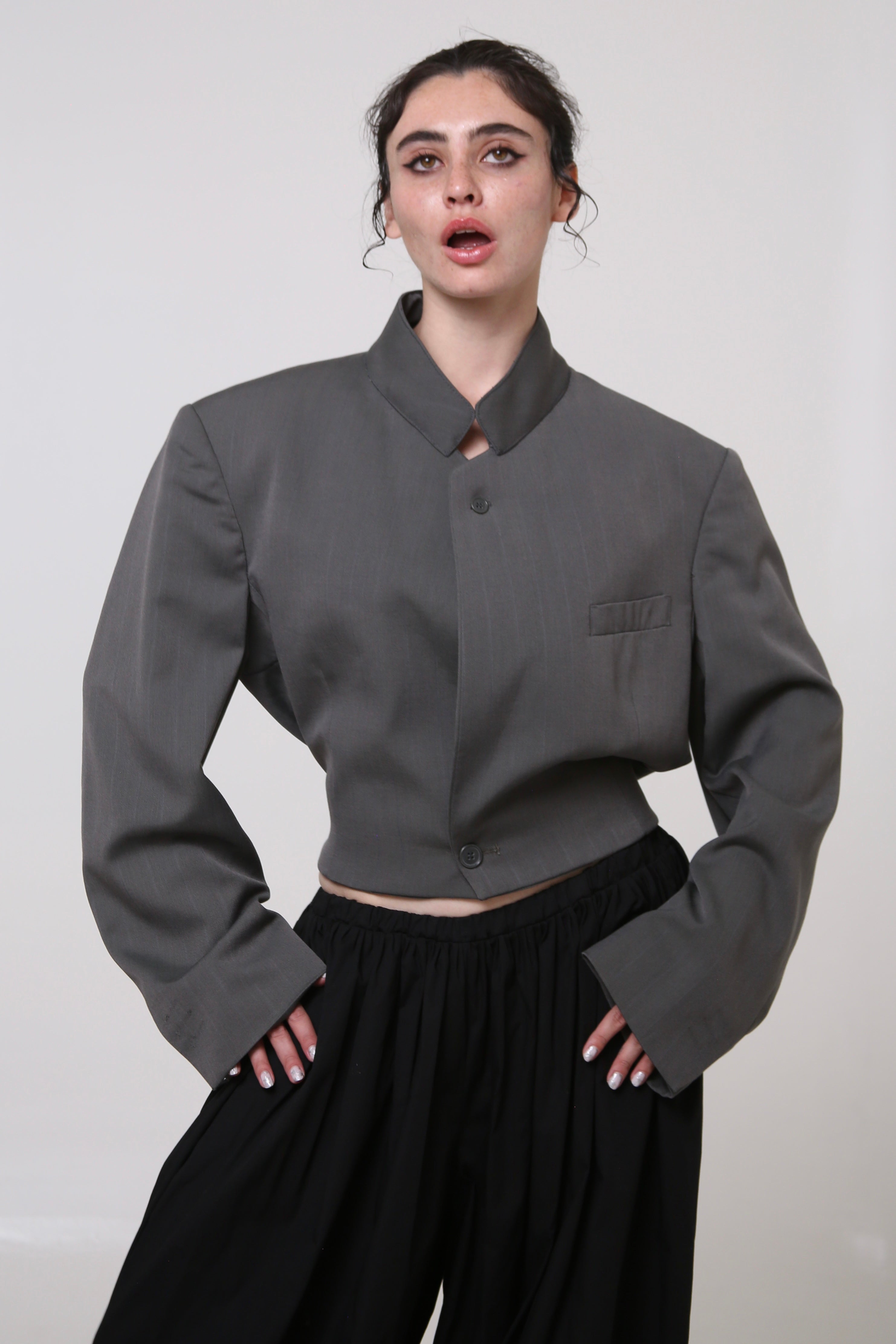 BLAZER KEI - TALLA M - GRIS TEXTURA RAYAS