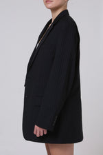 Cargar imagen en el visor de la galería, BLAZER SOMA - TALLA M - NEGRO RAYAS
