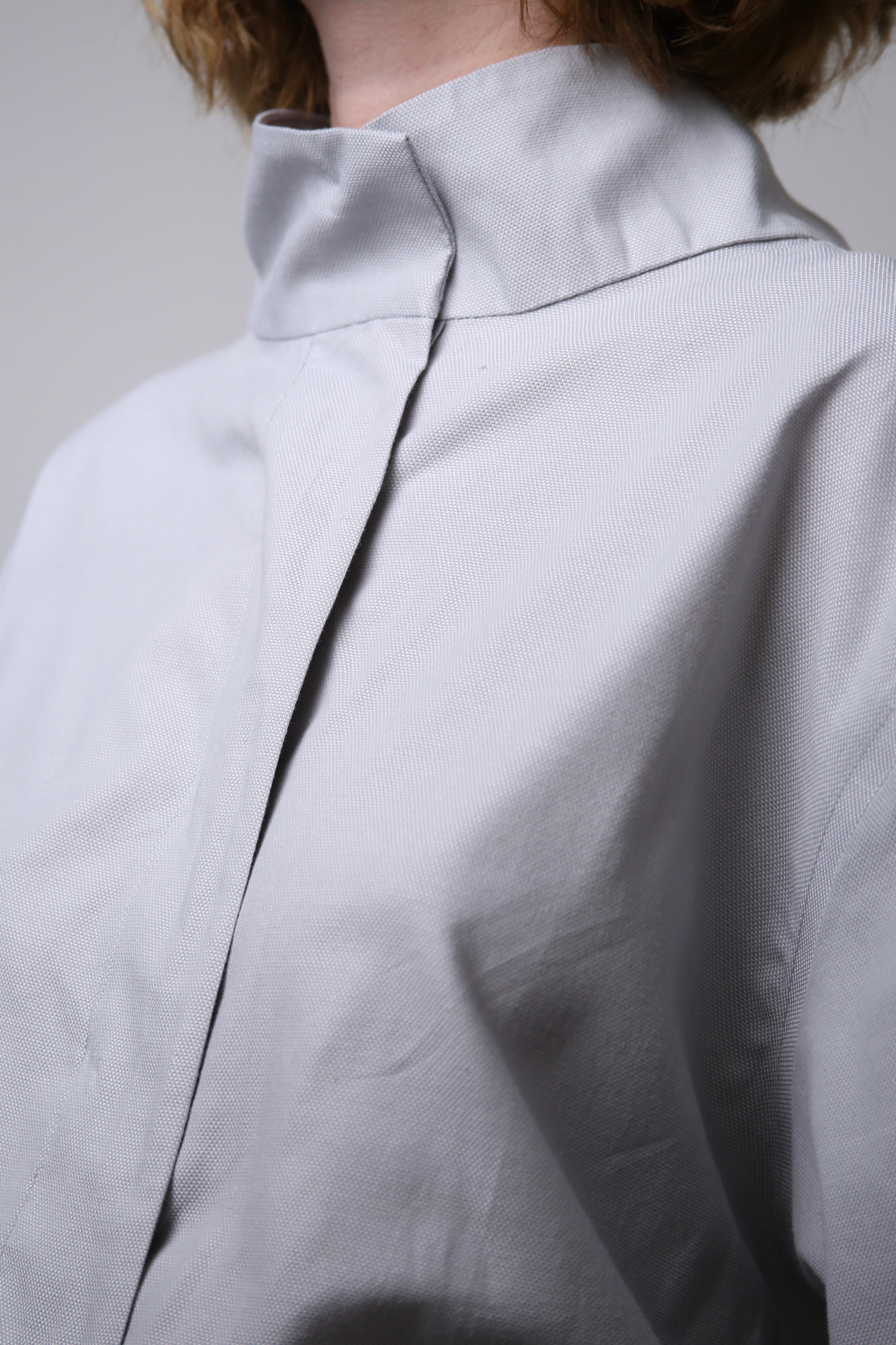 CAMISA NEKKU - TALLA M/L - GRIS