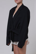 Cargar imagen en el visor de la galería, BLAZER KOTO - TALLA M/L - AZUL MARINO TEXTURA RAYAS
