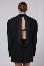 Cargar imagen en el visor de la galería, BLAZER ENSO - TALLA L - AZUL MARINO RAYAS
