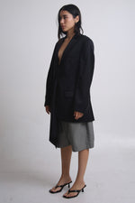 Cargar imagen en el visor de la galería, BLAZER CAPA - NEGRO - TALLA M
